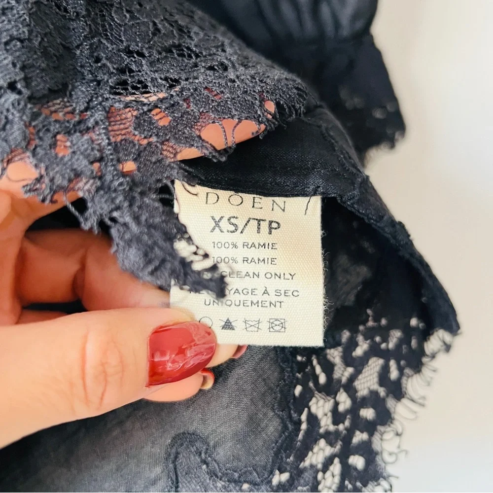 Doen Black Lace-Trim Puff-Sleeve Blouse